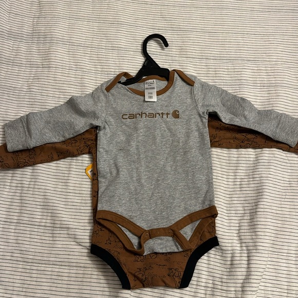 Carhartt 9months 2 piece long sleeve onesies - Picture 2 of 5